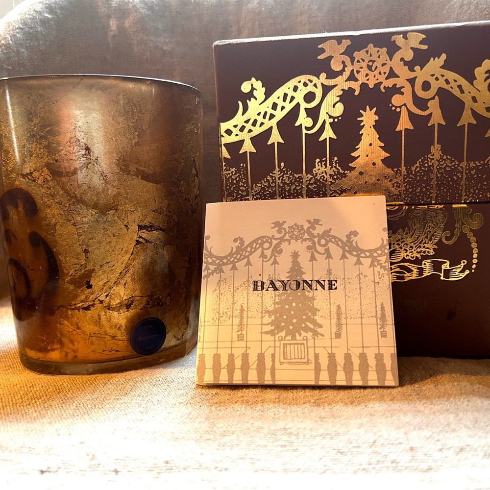 Trudon Empty LARGE intermezzo Bayonne candle vessel. Gold and red foil design. - Picture 5 of 11